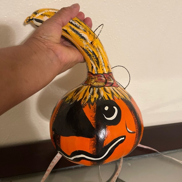 Handpainted Halloween GOURD Jack o
Lantern Scarecrow Pumpkin Signed - Picture 11 of 11